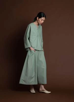 KAAREMArctic Long Sleeve Slit Pocket Top - Light Sage Green 2 KAAREMArctic Long Sleeve Slit Pocket Top - Light Sage Green - Image 2