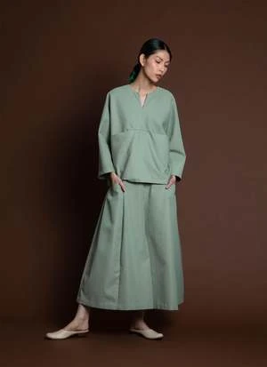 KAAREMArctic Long Sleeve Slit Pocket Top - Light Sage Green 10 KAAREMArctic Long Sleeve Slit Pocket Top - Light Sage Green - Image 10