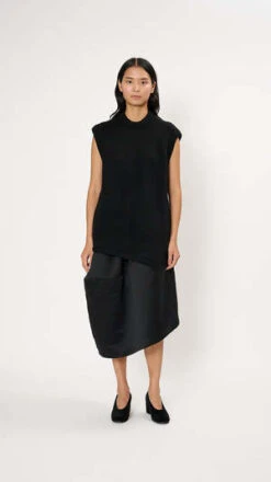 Comme Des Garcons Comme Des GarçonsAsymmetric Hem Sweater Vest - Black