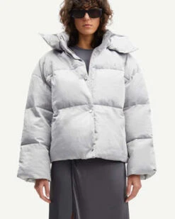 SAMSØE SAMSØE Samsøe & SamsøeChaqueta Hana Short - Silver 9 SAMSØE SAMSØE Samsøe & SamsøeChaqueta Hana Short - Silver -ANINE BING || ULLA JOHNSON || AGOLDE Shop Chaqueta Hana short 14868 Silver 20230921172748