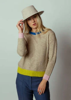 Dr. Bloom BarcelonaDr. Bloom Funcky Sweater - Stone